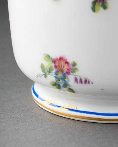 Paire de seaux à verre en porcelaine de Sèvres 1759