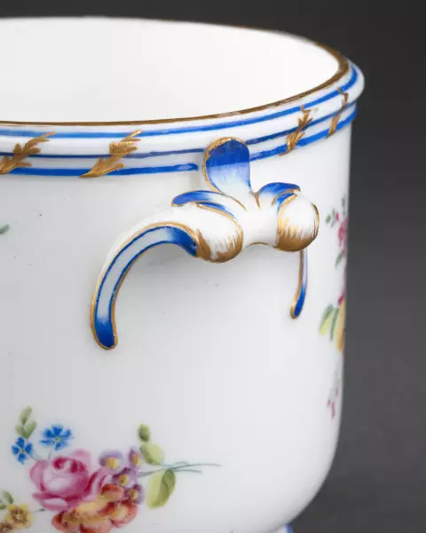 Paire de seaux à verre en porcelaine de Sèvres 1759