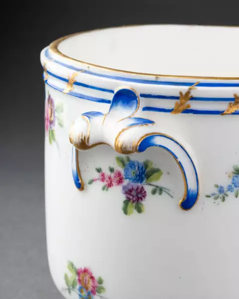 Paire de seaux à verre en porcelaine de Sèvres 1759