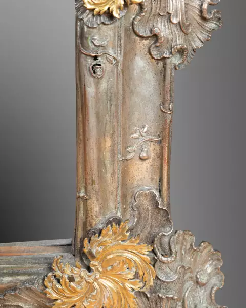 Miroir en métal repoussé et bronze doré, Allemagne vers 1750