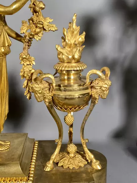 Garniture aux cariatides étrusques, Paris, époque Révolutionnaire vers 1793