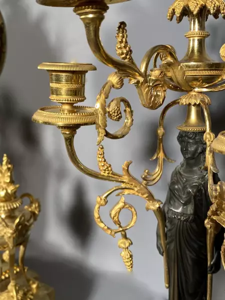 Garniture aux cariatides étrusques, Paris, époque Révolutionnaire vers 1793