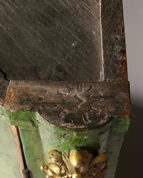 Paire d’encoignures en vernis Martin vert, Paris époque Louis XV