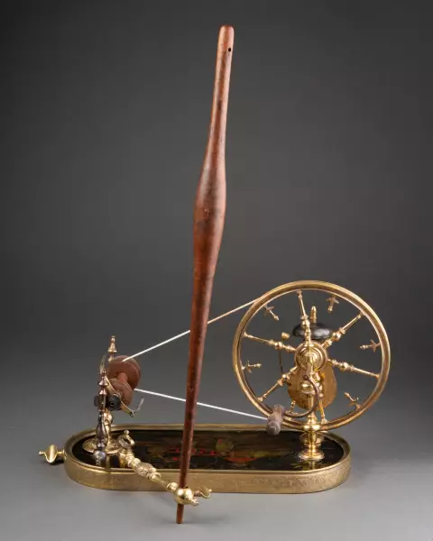 Rouet de salon en bronze et vernis martin, Paris vers 1750