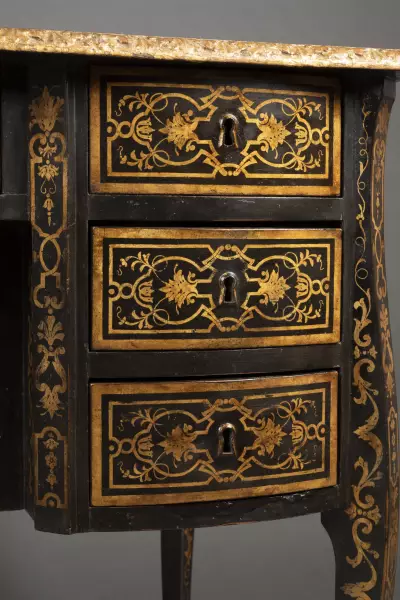 Bureau Mazarin en laque à l’imitation de la marqueterie Boulle , époque Louis XIV