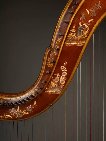 Harpe à crosse à décor au vernis Martin, Paris vers 1780
