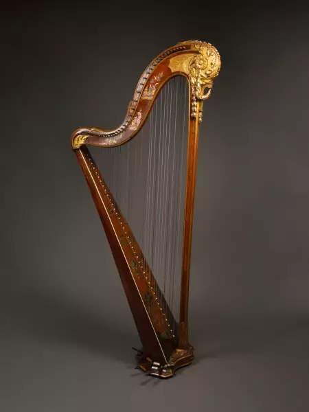 Harpe à crosse à décor au vernis Martin, Paris vers 1780