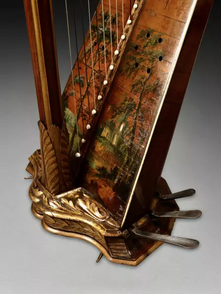 Harpe à crosse à décor au vernis Martin, Paris vers 1780