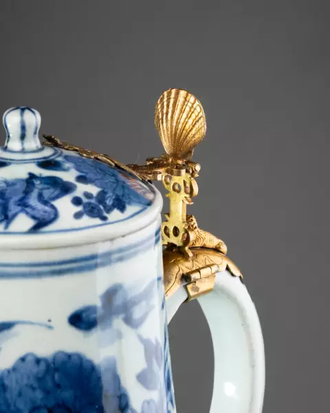 Fontaine à café en porcelaine du Japon vers 1680-1690