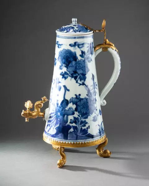 Fontaine à café en porcelaine du Japon vers 1680-1690