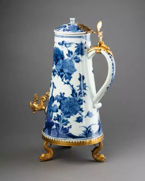 Fontaine à café en porcelaine du Japon vers 1680-1690