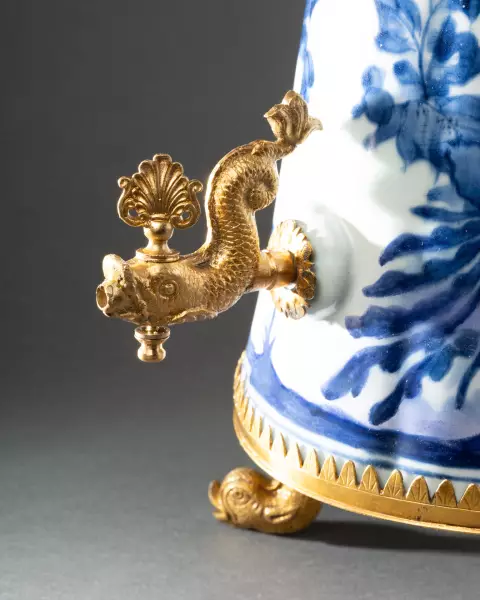 Fontaine à café en porcelaine du Japon vers 1680-1690