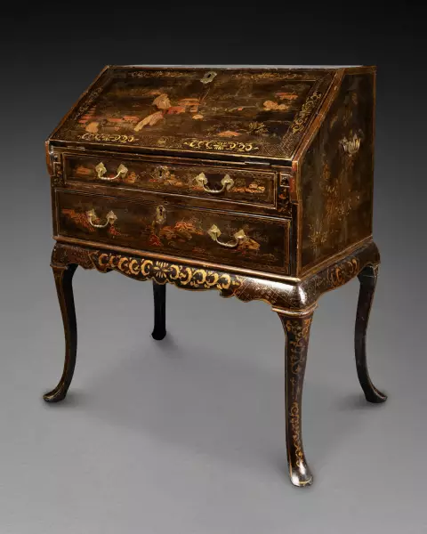 Bureau de pente en laque de Chine vers 1760