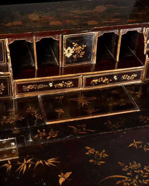 Bureau de pente en laque de Chine vers 1760