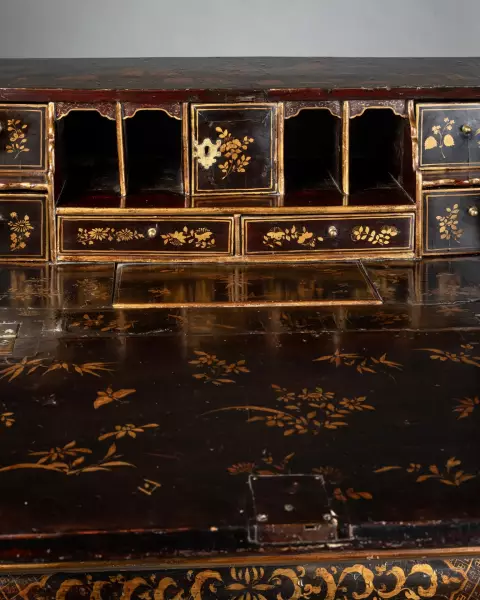 Bureau de pente en laque de Chine vers 1760