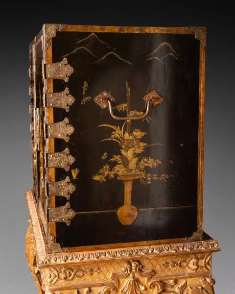 Cabinet de voyage en laque du Japon, vers 1680