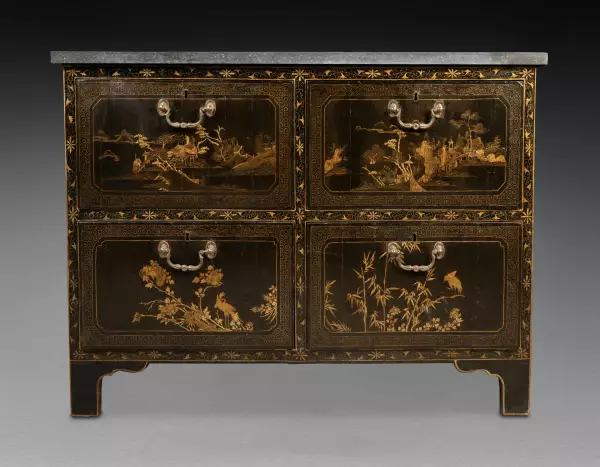 Paire de commodes en laque de Chine, Angleterre vers 1780