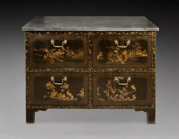 Paire de commodes en laque de Chine, Angleterre vers 1780