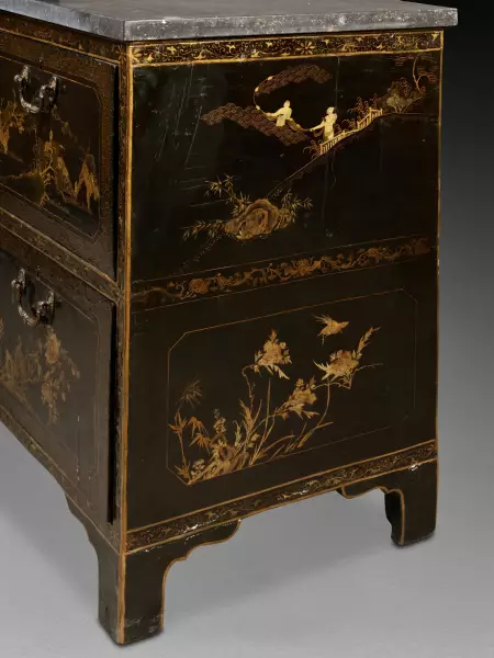 Paire de commodes en laque de Chine, Angleterre vers 1780