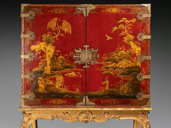 Cabinet en vernis rouge, Angleterre vers 1700-1720