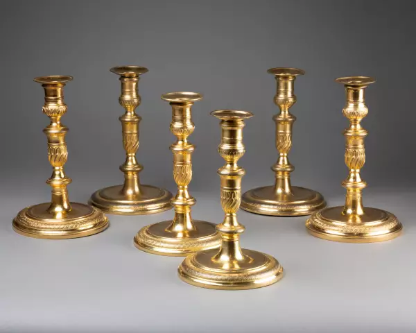 Série de six flambeaux en bronze, Paris époque Régence