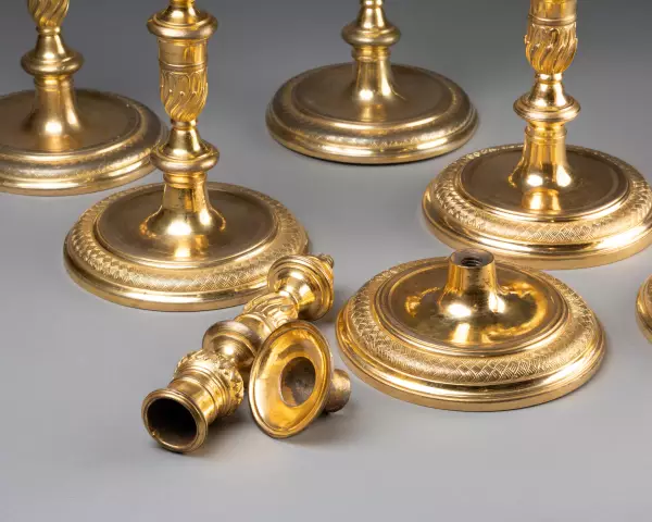 Série de six flambeaux en bronze, Paris époque Régence