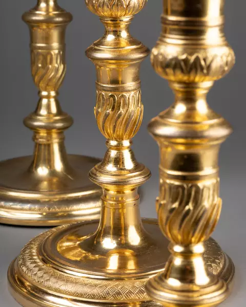 Série de six flambeaux en bronze, Paris époque Régence