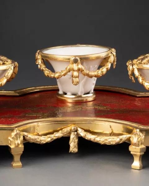 Encrier en laque et porcelaine de Chine, Paris vers 1770