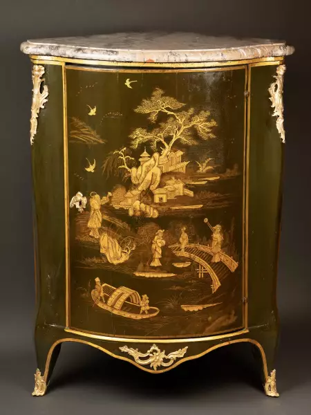Encoignure à décor au vernis Martin, Paris époque Louis XV vers 1750