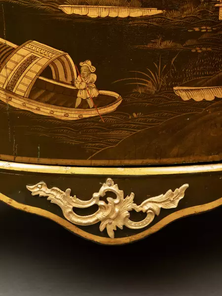 Encoignure à décor au vernis Martin, Paris époque Louis XV vers 1750