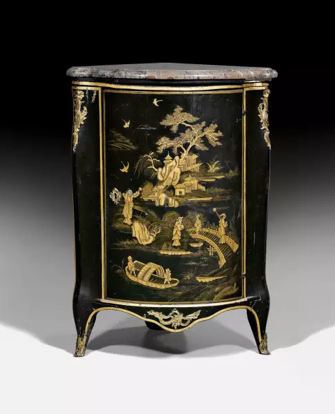 Encoignure à décor au vernis Martin, Paris époque Louis XV vers 1750