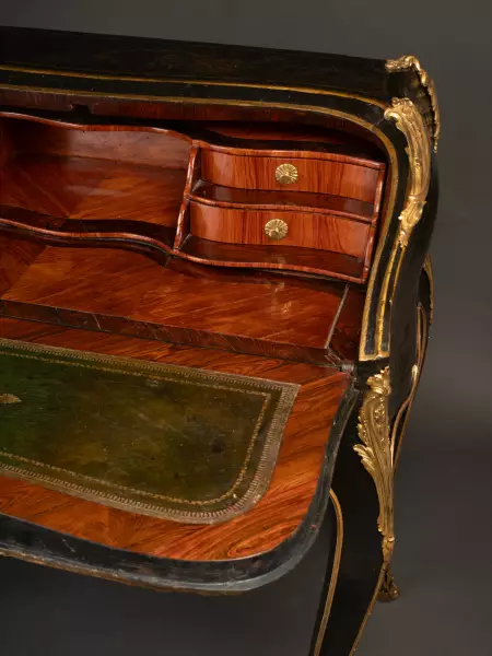 Bureau de pente en vernis martin par F. Rubestuck, Paris vers 1770