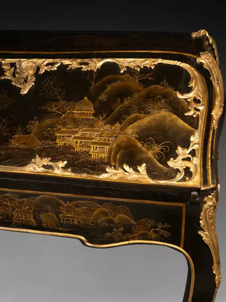 Bureau de pente en vernis martin par F. Rubestuck, Paris vers 1770