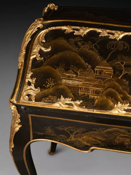 Bureau de pente en vernis martin par F. Rubestuck, Paris vers 1770