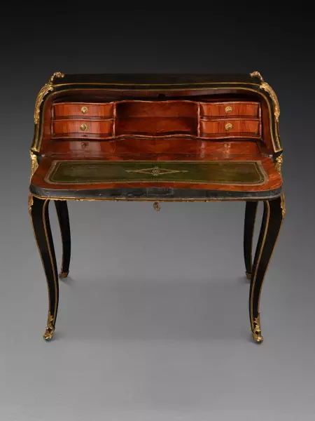 Bureau de pente en vernis martin par F. Rubestuck, Paris vers 1770