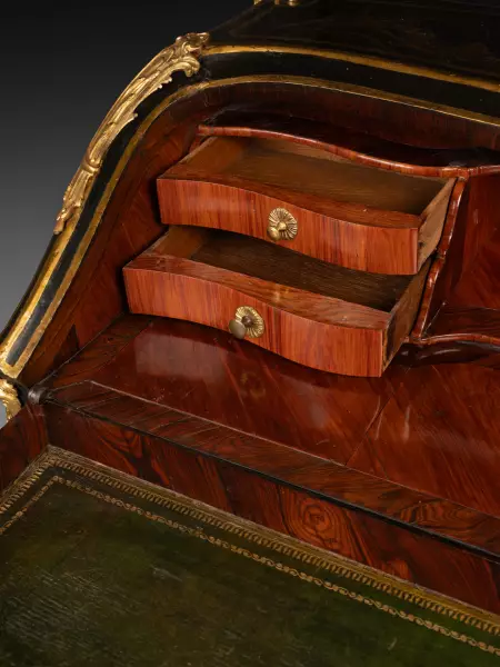 Bureau de pente en vernis martin par F. Rubestuck, Paris vers 1770