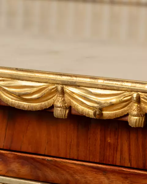 Commode demi-lune en placage de bois de rose, estampillée P. Roussel
