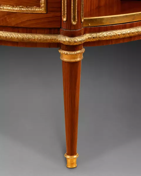Commode demi-lune en placage de bois de rose, estampillée P. Roussel
