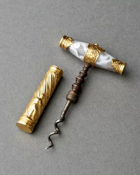 Tire-bouchon en or, vermeil, acier et agathe vers 1750