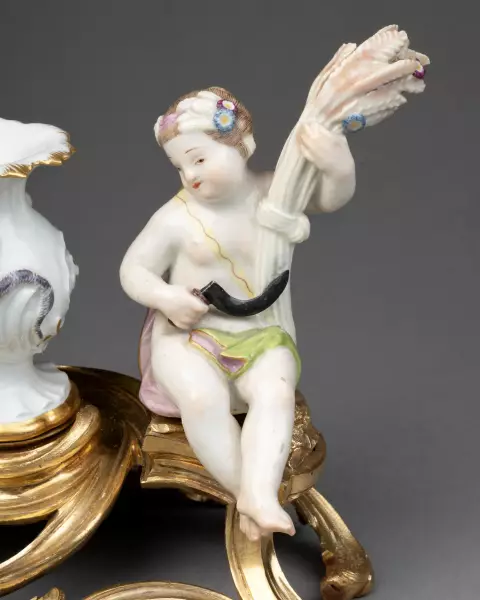 Paire de groupes les 4 saisons de Meissen vers 1750