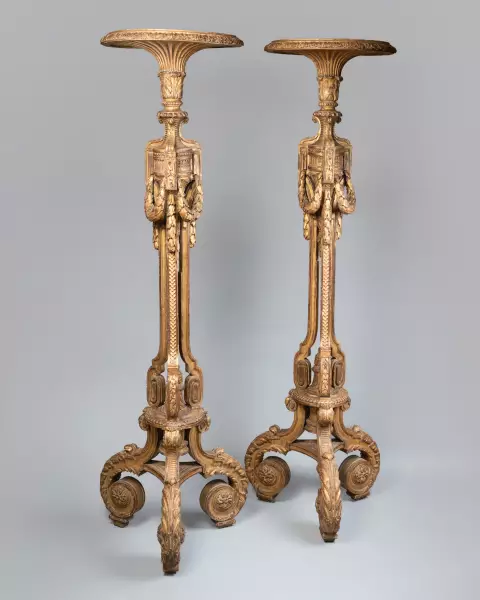 Grande paire de torchères en bois doré, Paris ép Louis XVI