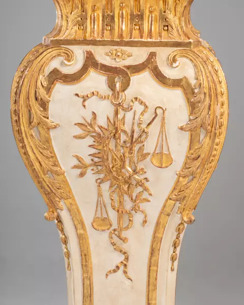 Paire de gaines en bois laqué et doré, Paris vers 1740