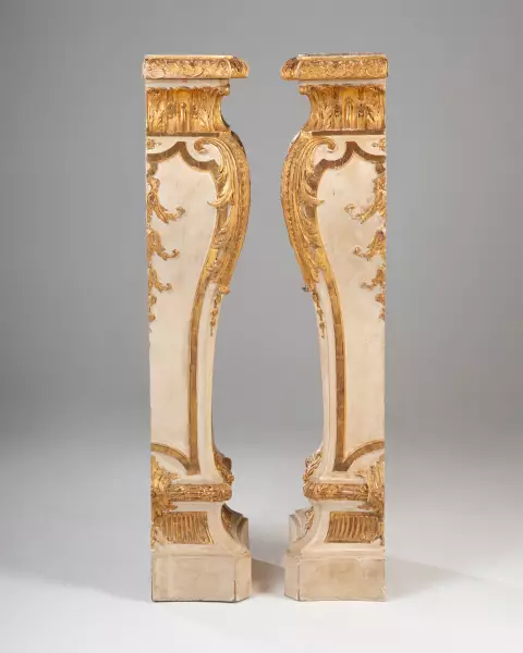Paire de gaines en bois laqué et doré, Paris vers 1740