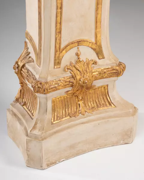 Paire de gaines en bois laqué et doré, Paris vers 1740