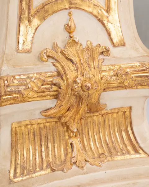Paire de gaines en bois laqué et doré, Paris vers 1740