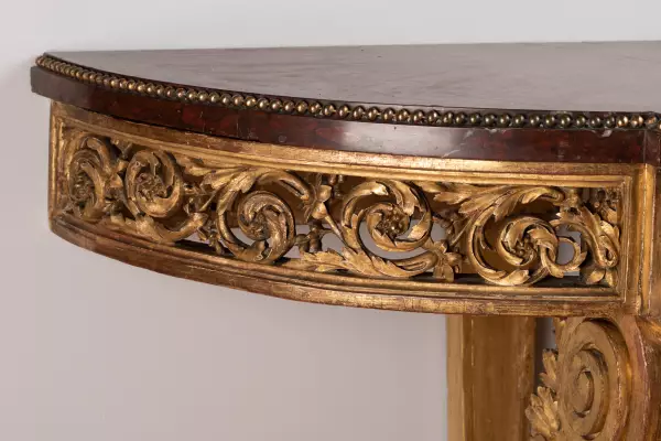 Console en bois de chêne doré d’après de Lalonde vers 1785