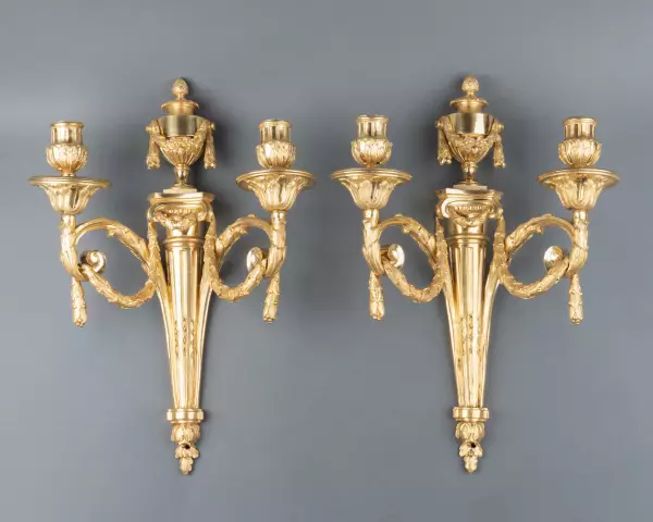 Paire d’appliques néo-classique en bronze doré, Paris vers 1770