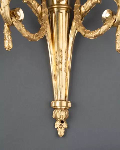 Paire d’appliques néo-classique en bronze doré, Paris vers 1770